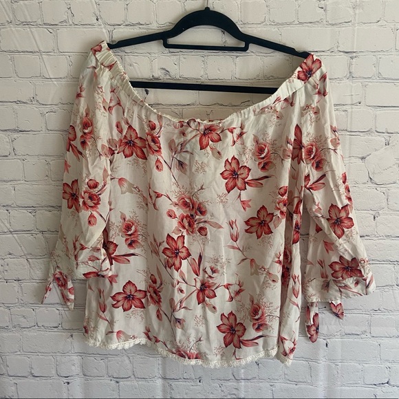 I Jeans by Buffalo off the shoulder white and red floral top with lace trim - Picture 2 of 6